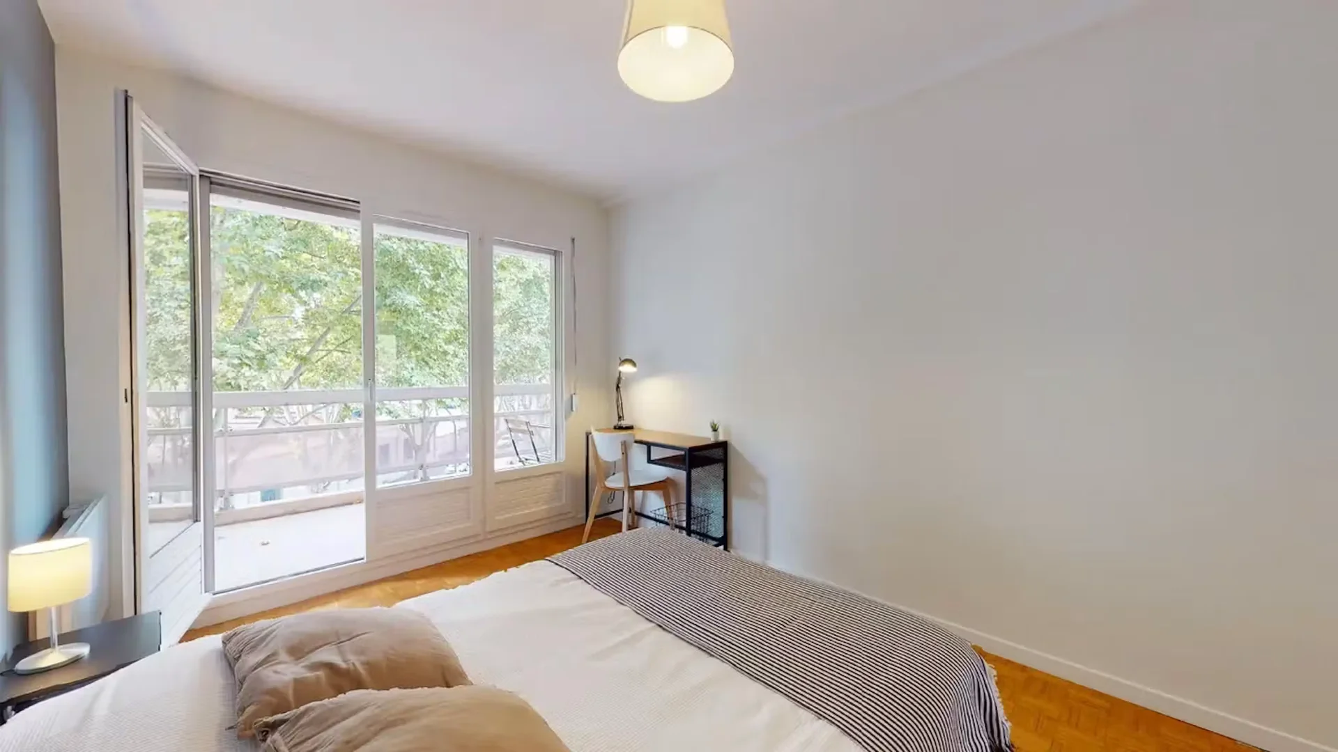 Economical student room with convenient location in