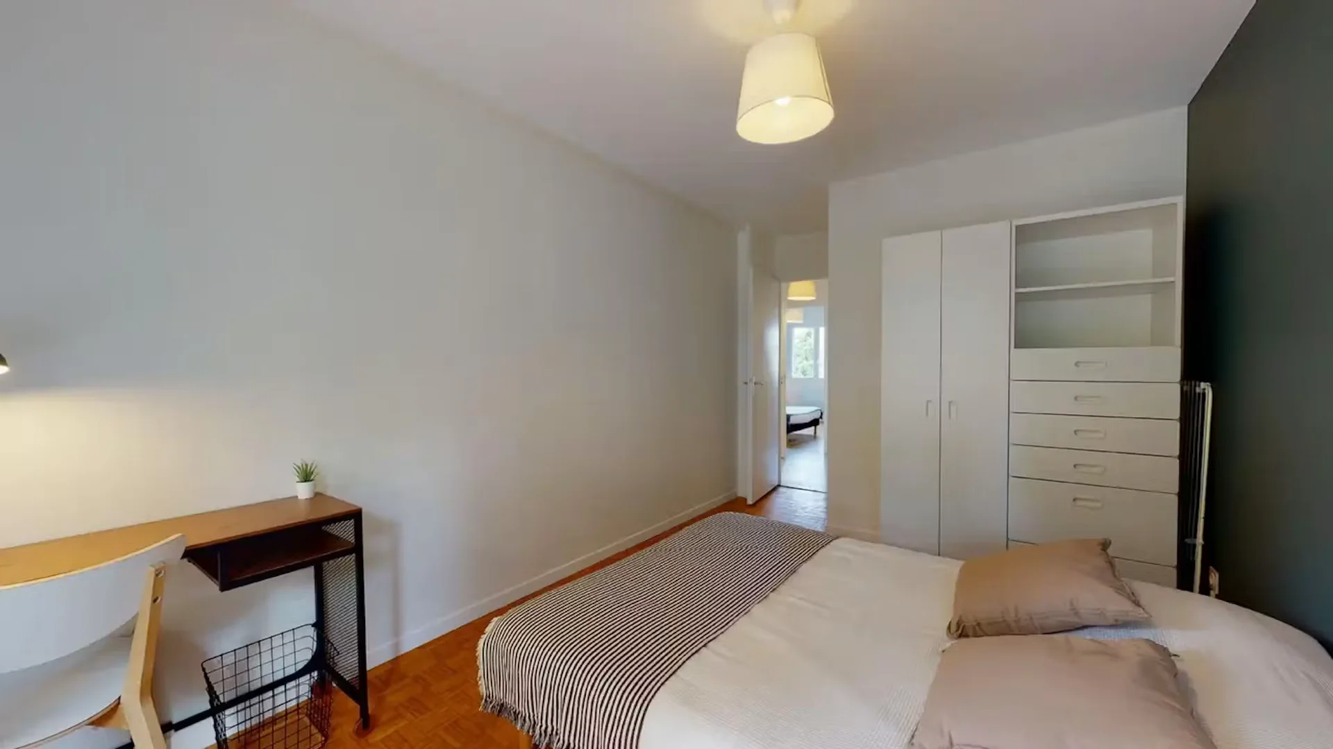 Room for rent in student apartment in , fully furnished