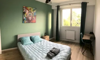 Bright private room in Orléans
