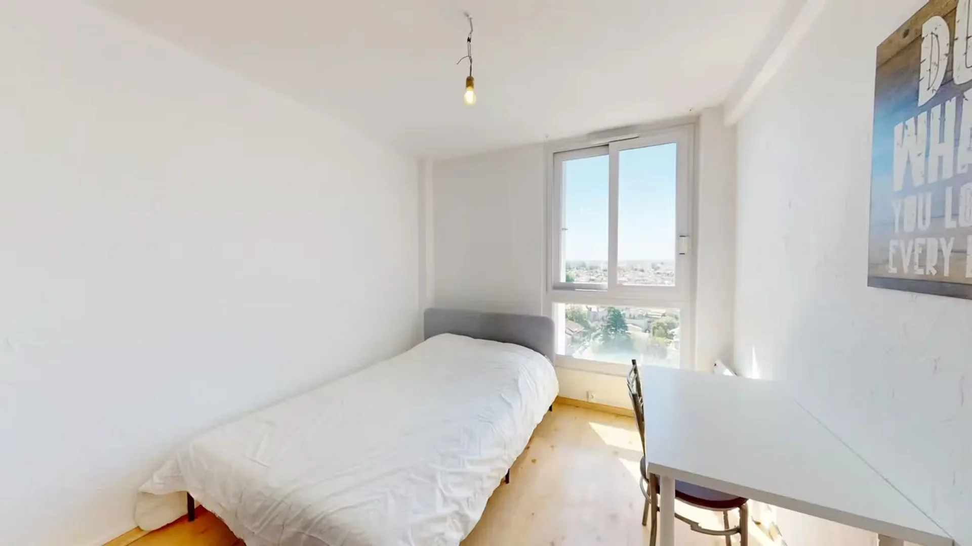 Chambre à louer dans un appartement d'étudiant à , entièrement meublée