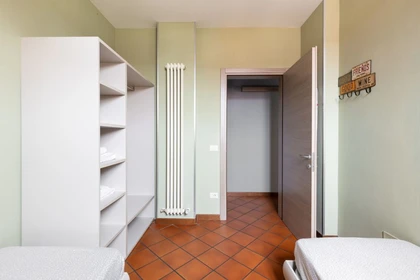 Alojamiento con 3 habitaciones en Bolonia