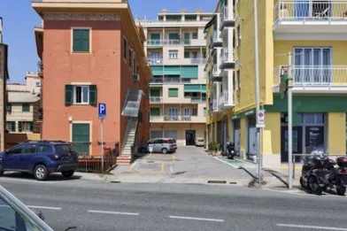 Luminoso monolocale in affitto a Genova