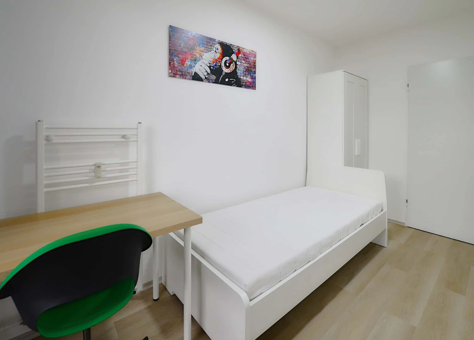 Cozy room for students available in 