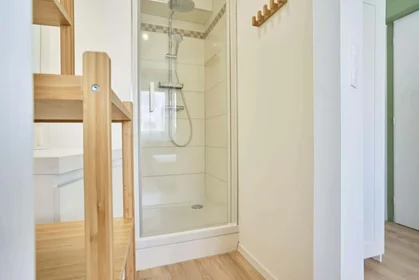 Habitación privada en 4 Pl. de la Division de Fer, 54000 Nancy, France, imagen 7 de 21