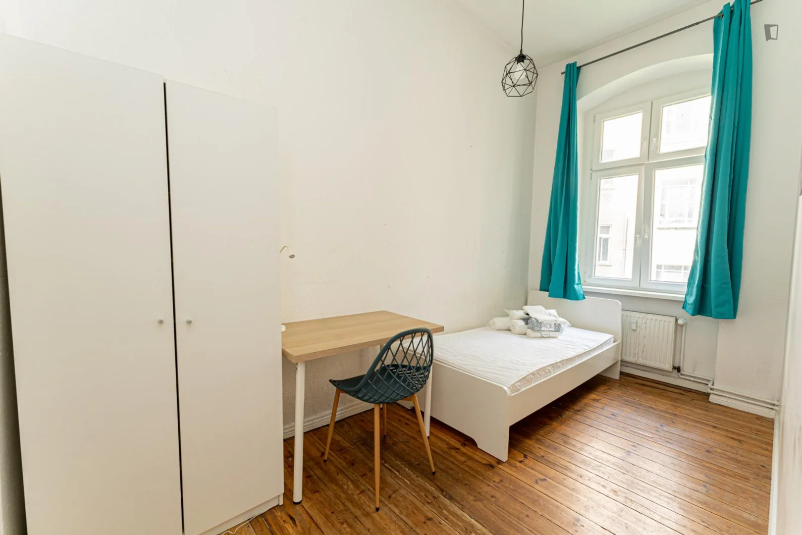 Funktionelles Studentenzimmer perfekt zum Studieren in 
