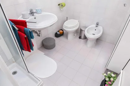 Quarto privado em Viale Monte Santo, imagem 11 de 12