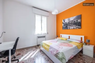Habitación privada muy luminosa en Bolonia