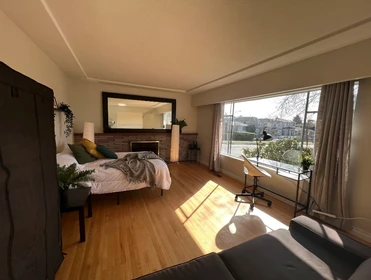 Bright private room in Vancouver