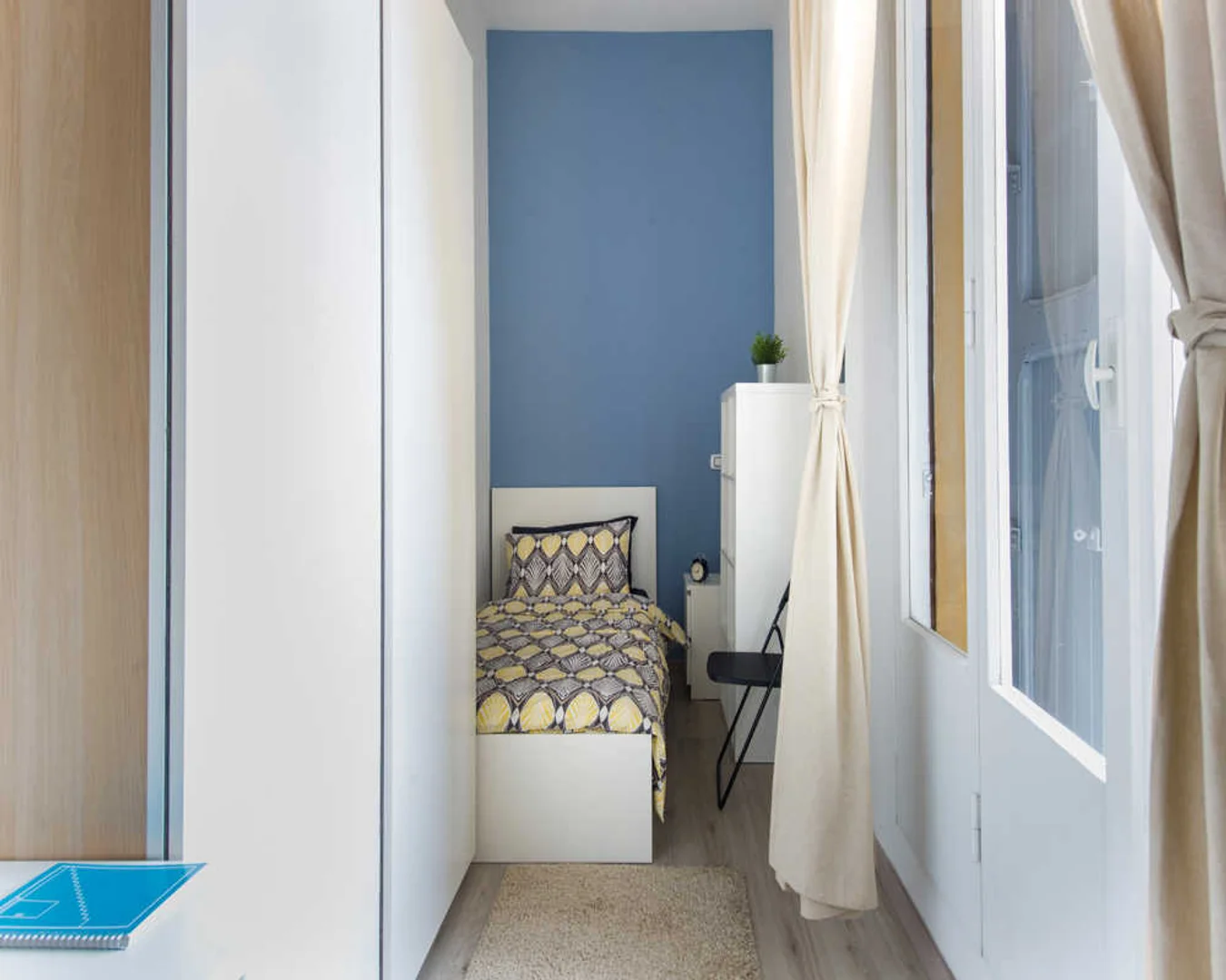 Quarto amigo do estudante em com comodidades modernas