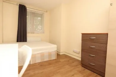 Renting rooms by the month in City Of Westminster