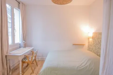 Paris de çift kişilik yataklı kiralık oda