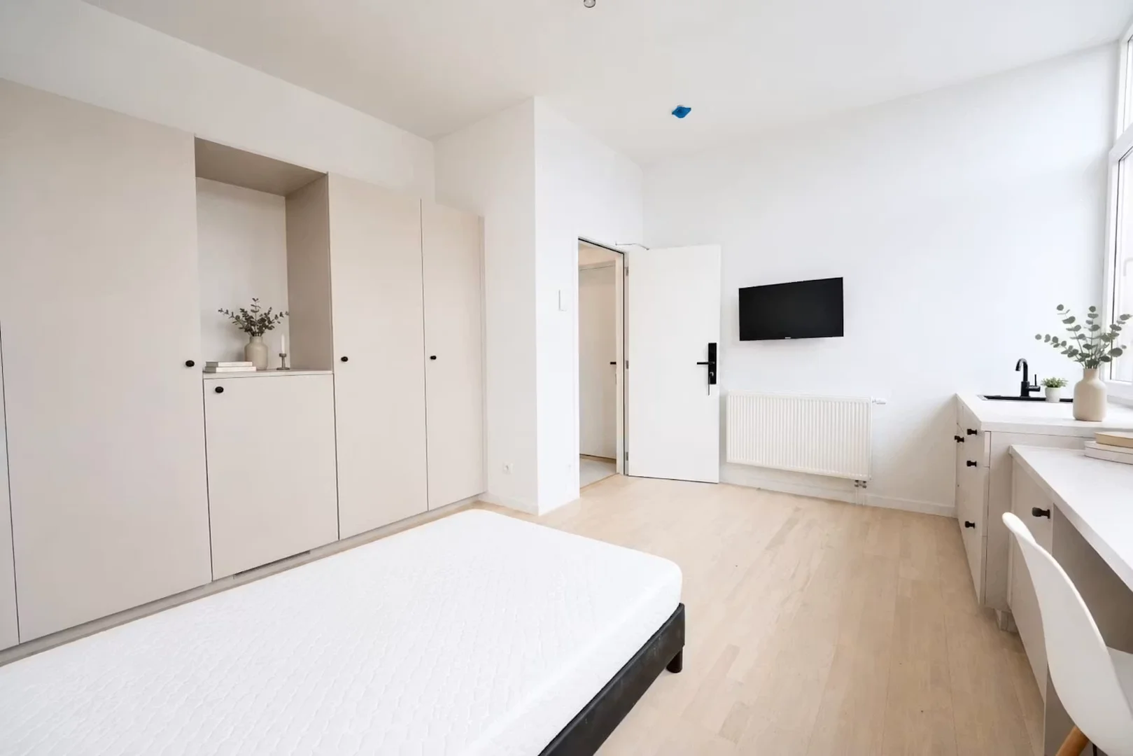 Habitación para estudiantes en  con área de estudio y facilidades compartidas