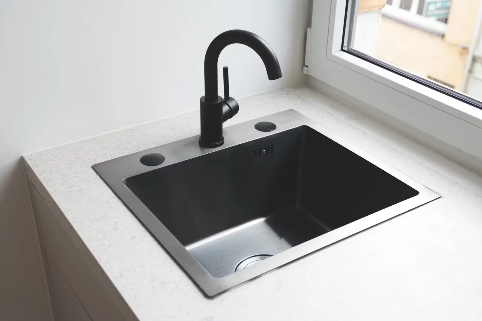 Habitación estudiantil luminosa y aireada con fácil acceso a la universidad en 