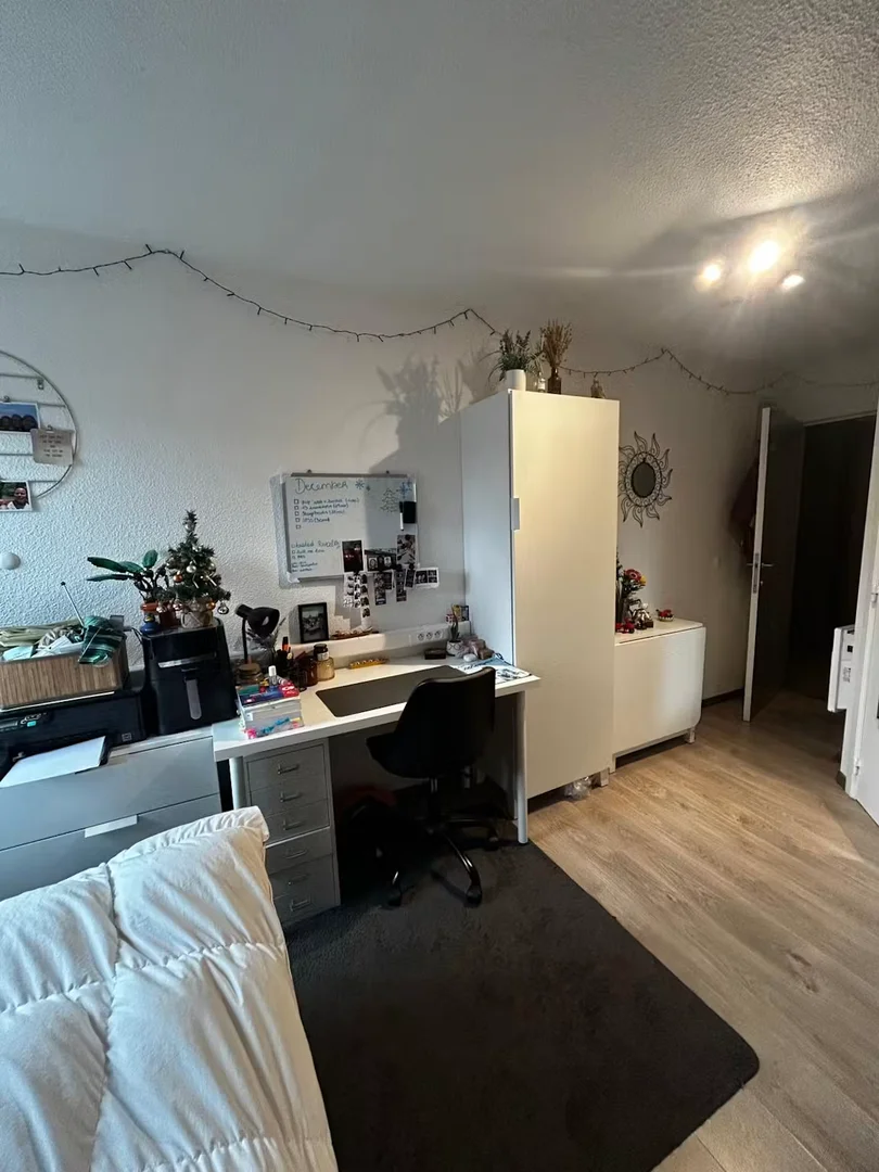 Habitación acogedora para estudiantes disponible en 