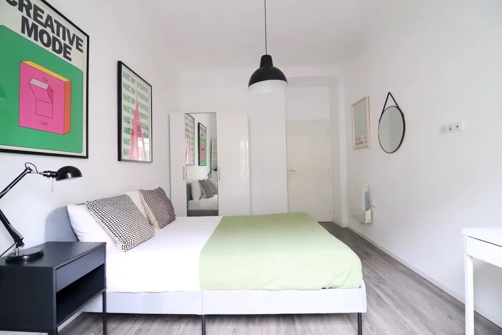 Student-friendly room in with modern amenities