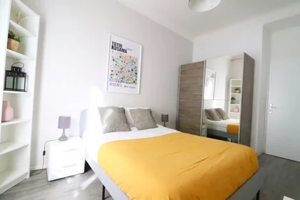 Privatzimmer in der Rue Barla, Le Port, bild 2 von 10