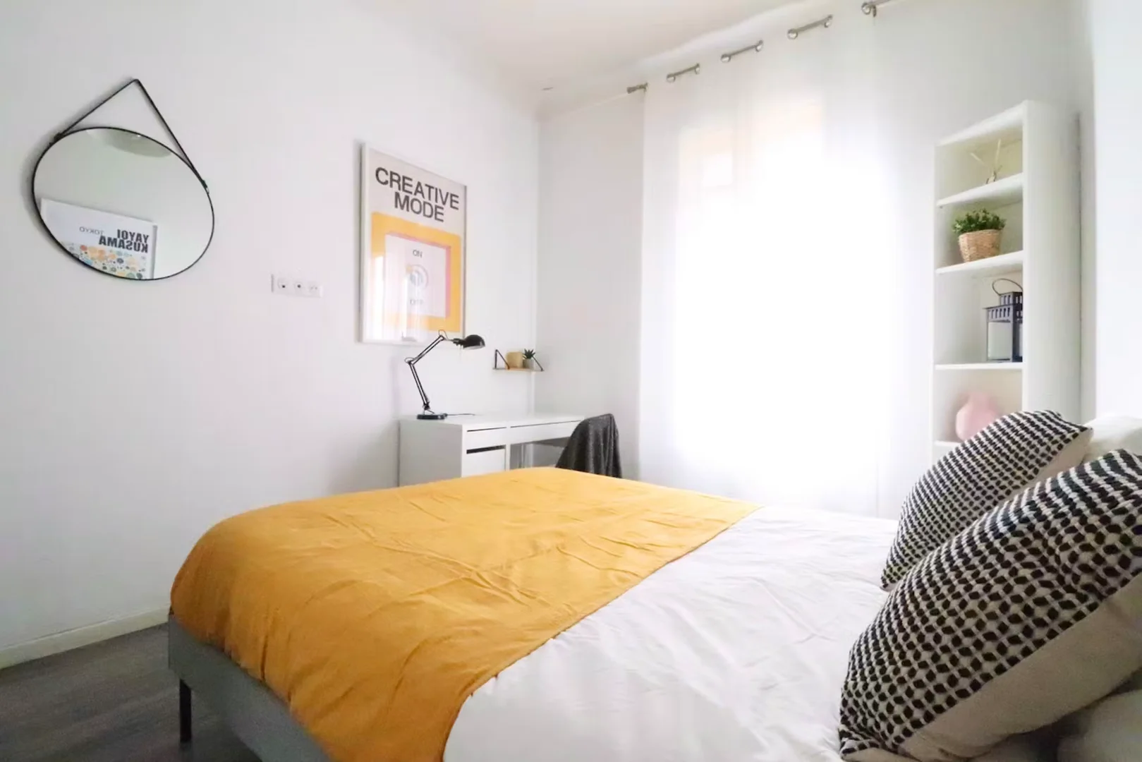 Student-friendly room in with modern amenities