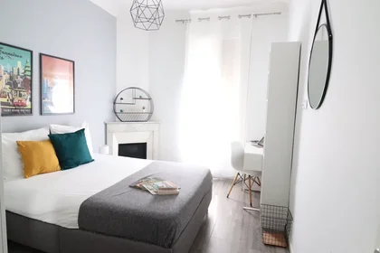 Private room at Rue Barla, Le Port, image 1 of 10