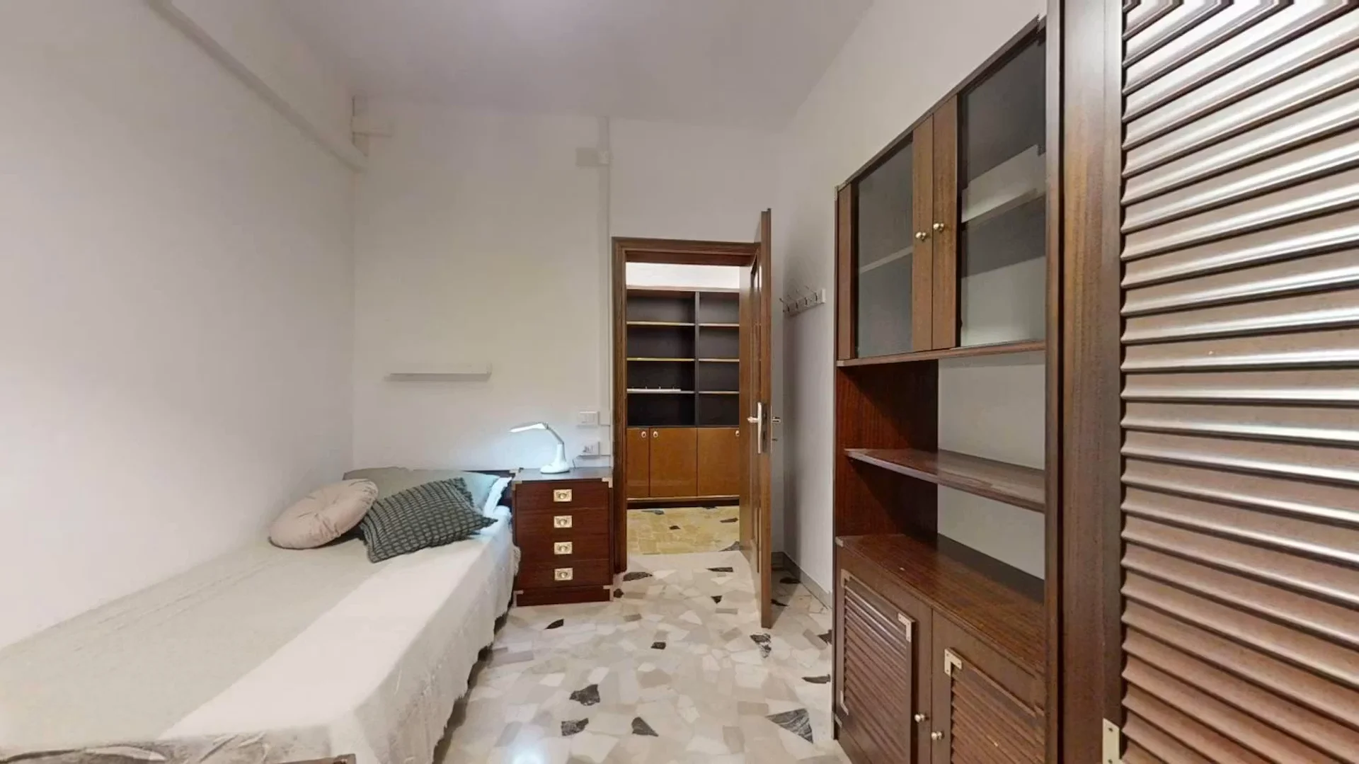 Functional student room perfect for studying in