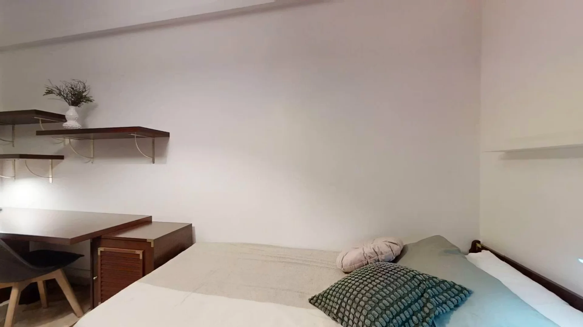 Comfortable and spacious student room in