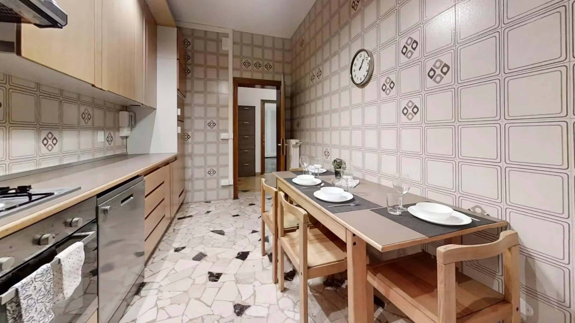 Economical student room with convenient location in
