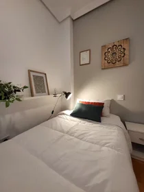 Private room at Calle de Casiopea, Florida Alta, image 3 of 10