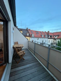 Quarto para alugar num apartamento partilhado em Munique