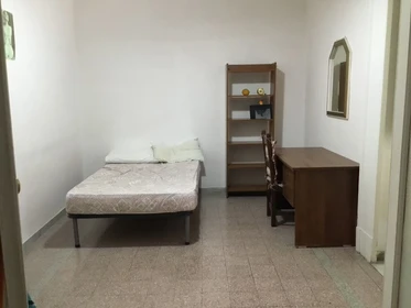 Pokój do wynajęcia z podwójnym łóżkiem w Neapol