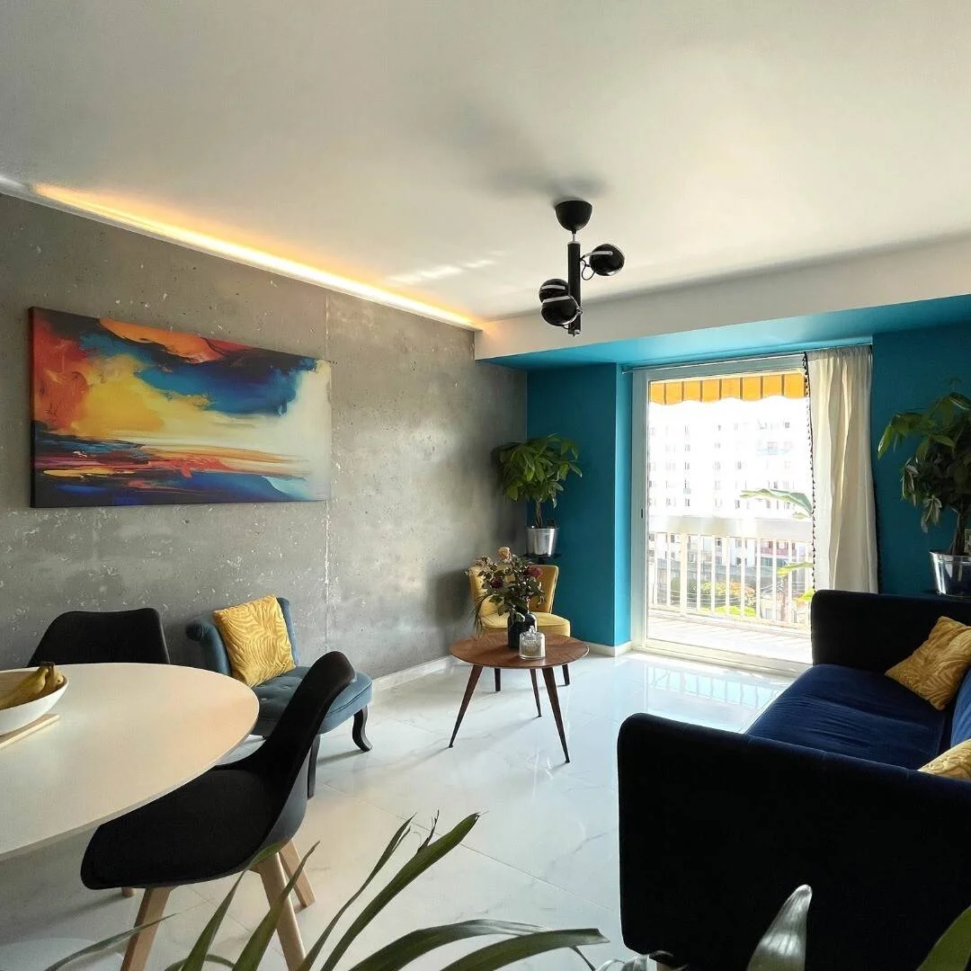 Habitación estudiantil funcional perfecta para estudiar en 