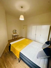 Room for rent with double bed London