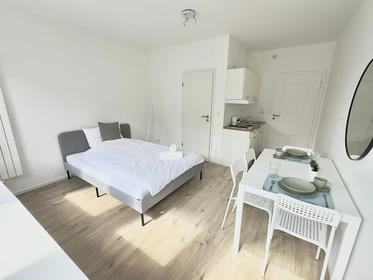 Zimmer mit Doppelbett zu vermieten Aachen