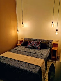 Quarto para alugar com cama de casal em Roma