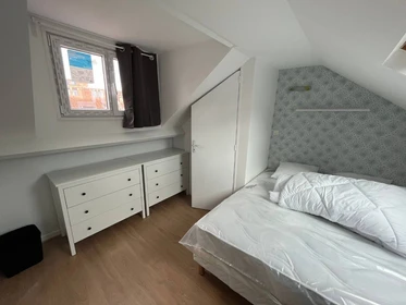 Lille de çift kişilik yataklı kiralık oda