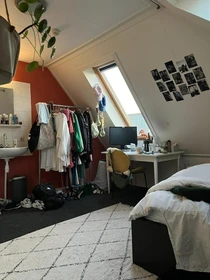 Enschede de ucuz özel oda