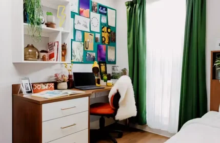 Quarto privado em 41 Holyrood Road, EH8 8FF, imagem 11 de 23