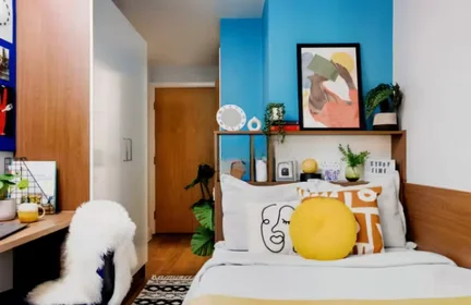 Quarto privado em 41 Holyrood Road, EH8 8FF, imagem 20 de 23