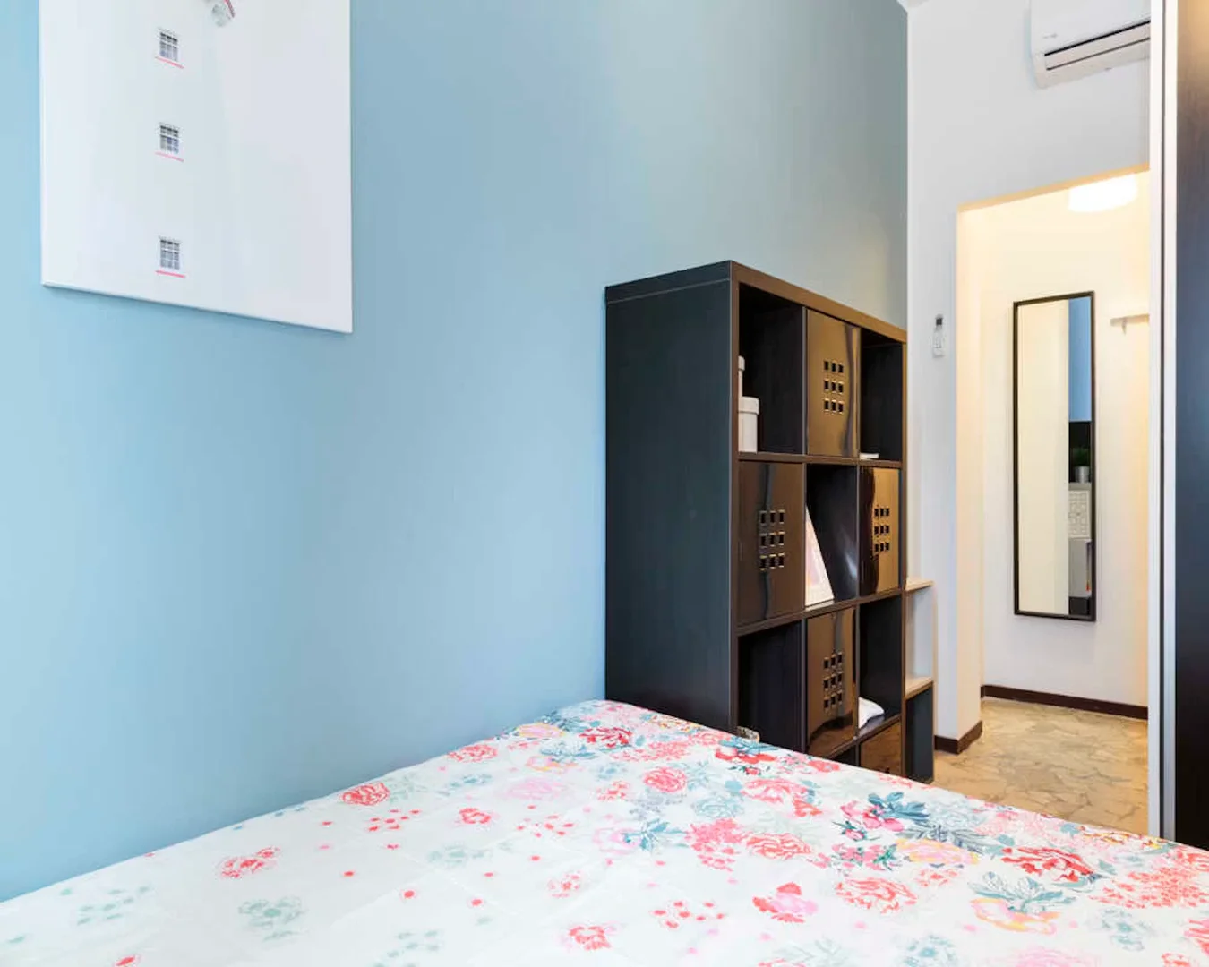 Bright and airy student room with easy university access in 