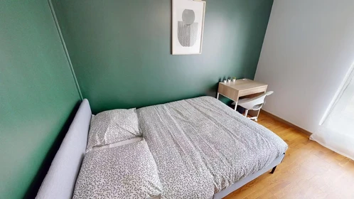 Chambre à louer avec lit double Caen