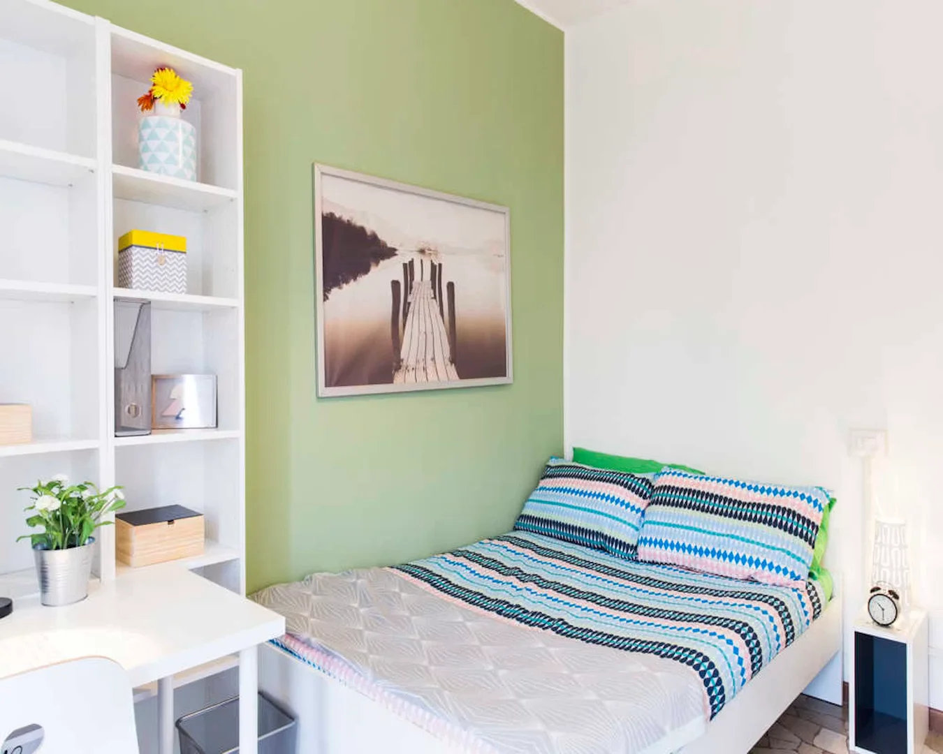 Chambre confortable pour étudiants disponible dans