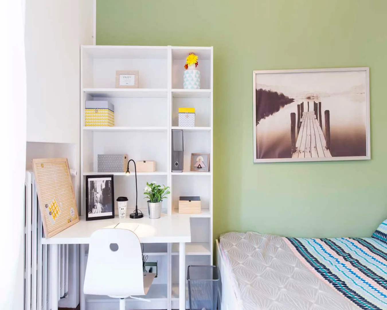 Chambre confortable pour étudiants disponible dans