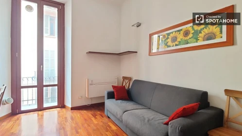 Alojamiento con 3 habitaciones en Milán