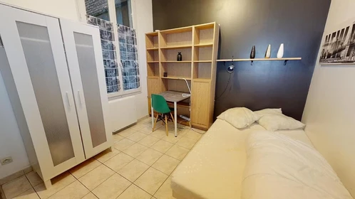 Renting rooms by the month in Le-havre