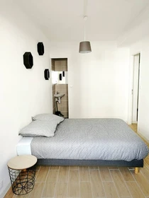 Room for rent in a shared flat in Nimes