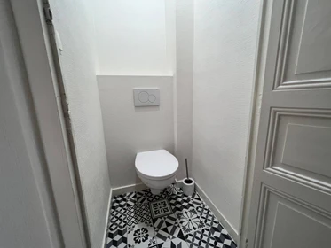 Cheap private room in Angers