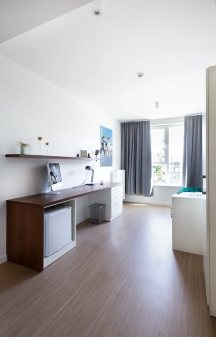Funktionelles Studentenzimmer perfekt zum Studieren in 