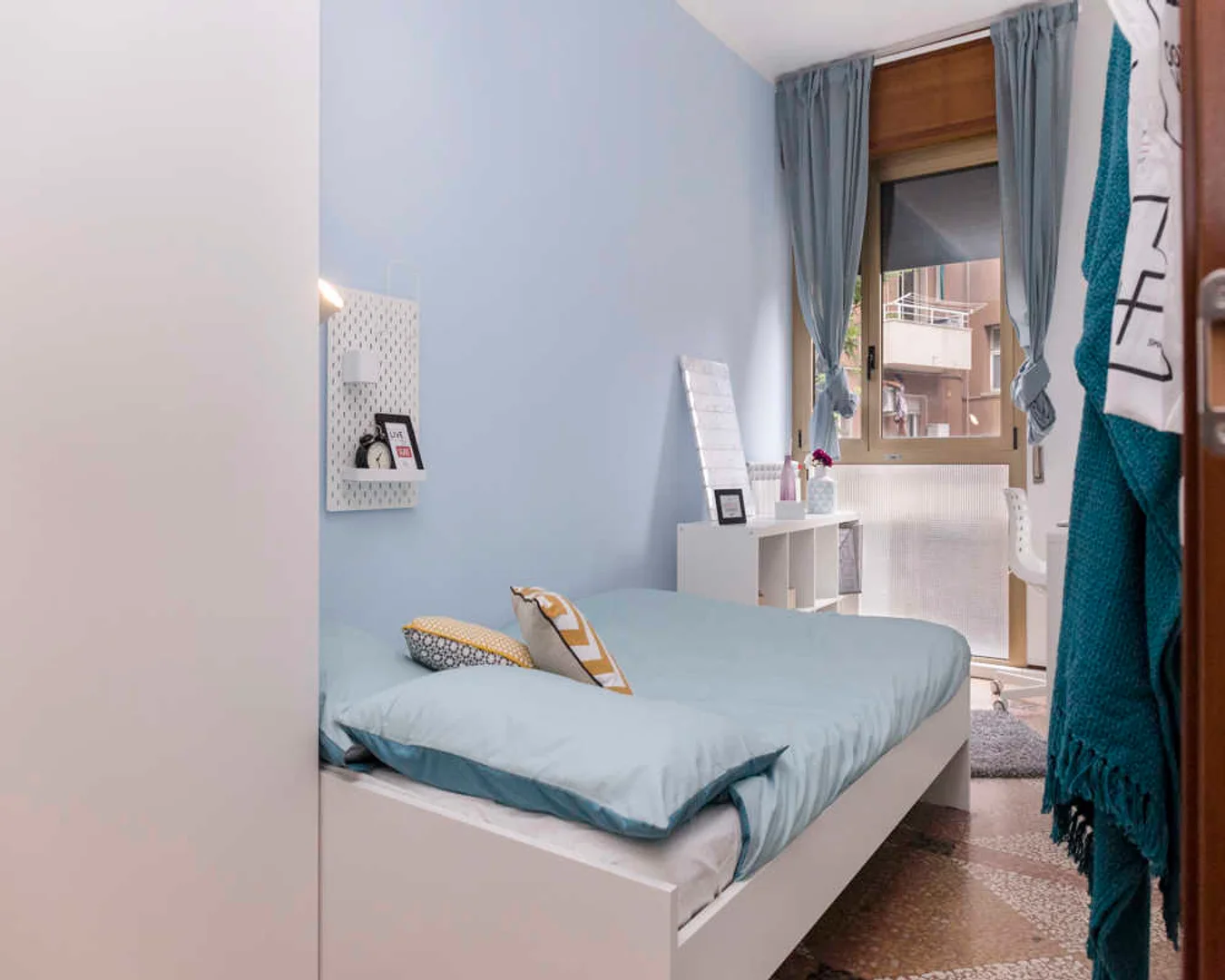Habitación para estudiantes en  con área de estudio y facilidades compartidas