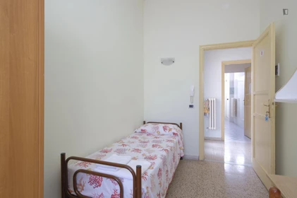 Quarto para alugar num apartamento partilhado em Roma