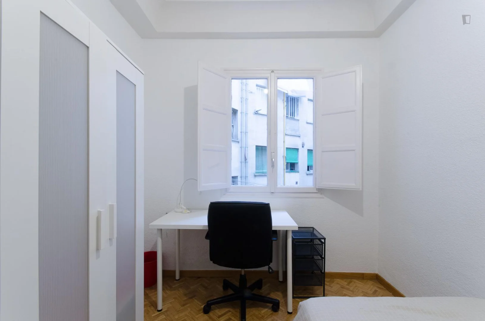 Room for rent in student apartment in , fully furnished