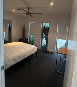 Room for rent in a shared flat in Gold-coast