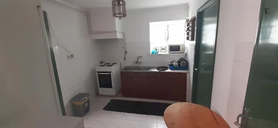 Stanza in affitto in appartamento condiviso a Leiria